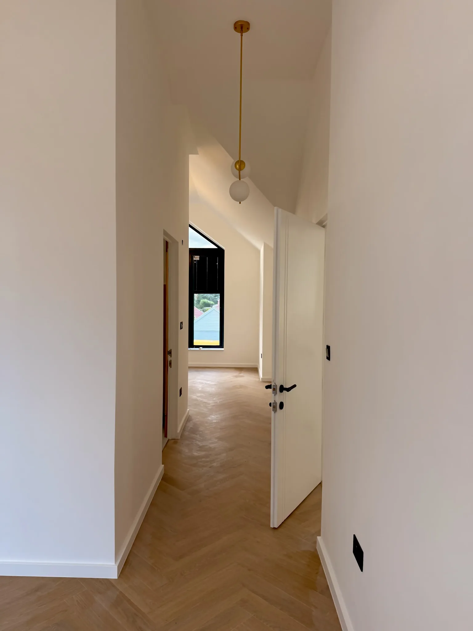 Kaplan Construction - completed house renovation hallway in London